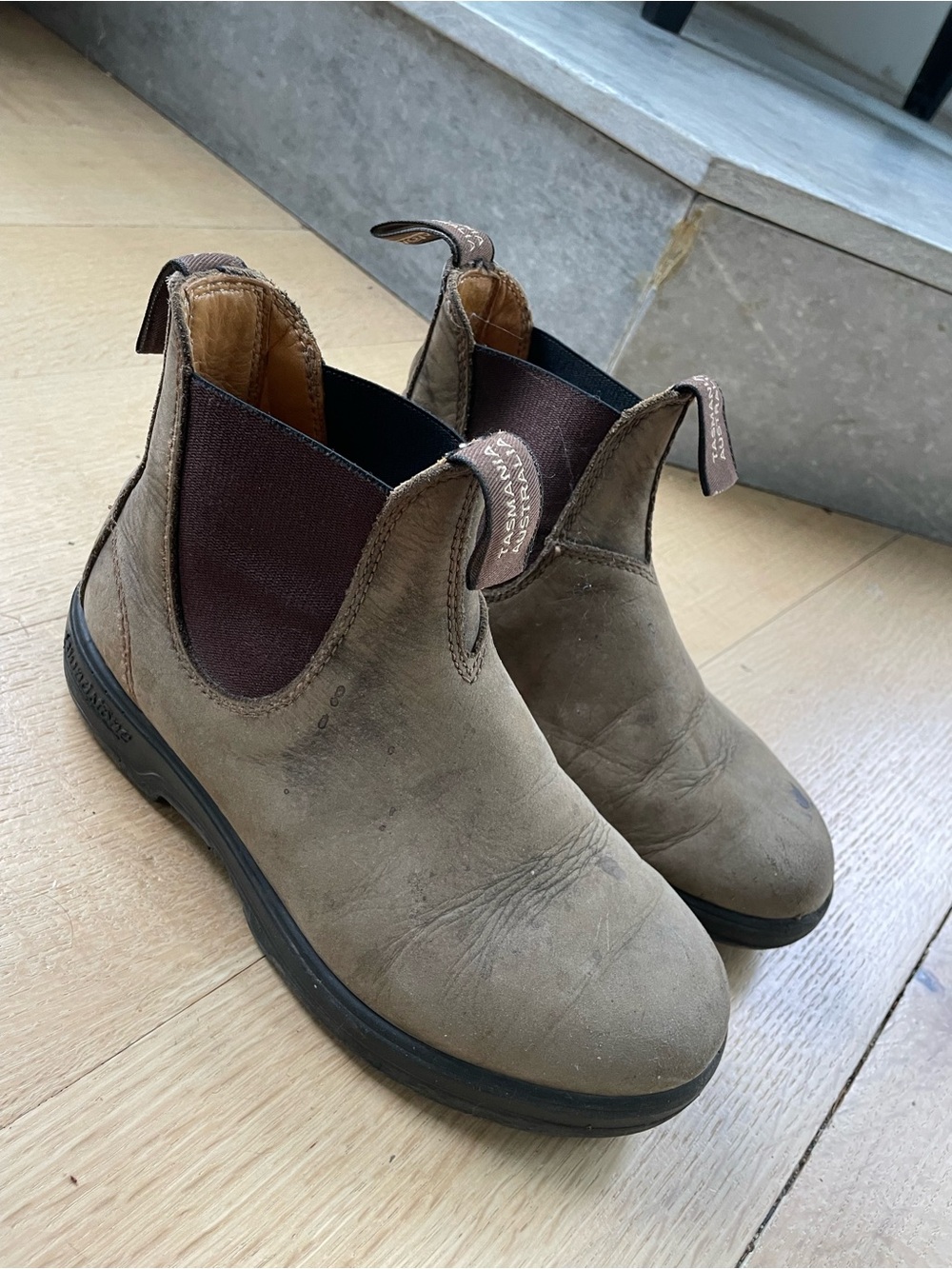 Blundstone tan boots